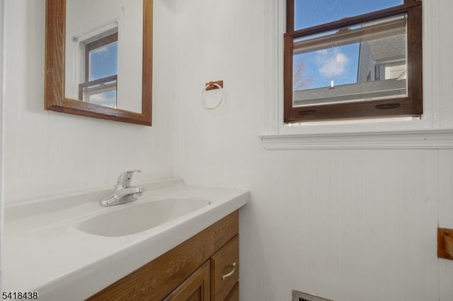 2240 Murray Ave, South Plainfield Boro, NJ 07080