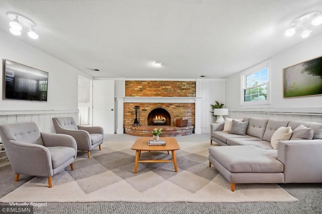 8942 York Road S, Bloomington, MN 55431