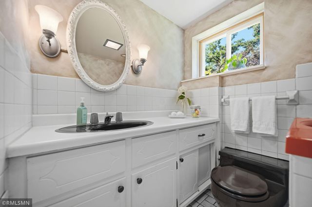 8942 York Road S, Bloomington, MN 55431