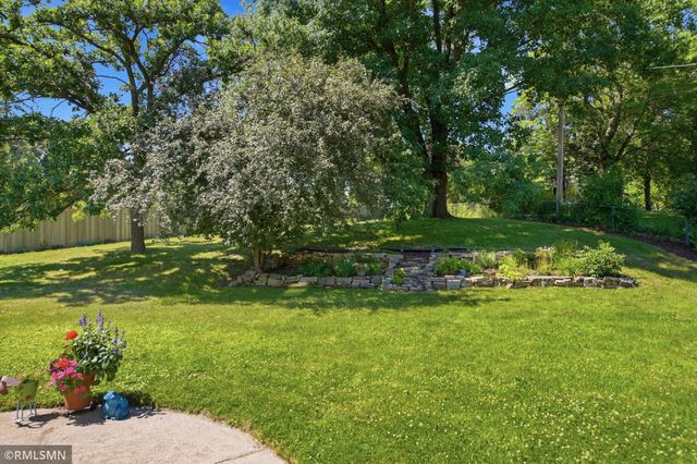 8942 York Road S, Bloomington, MN 55431