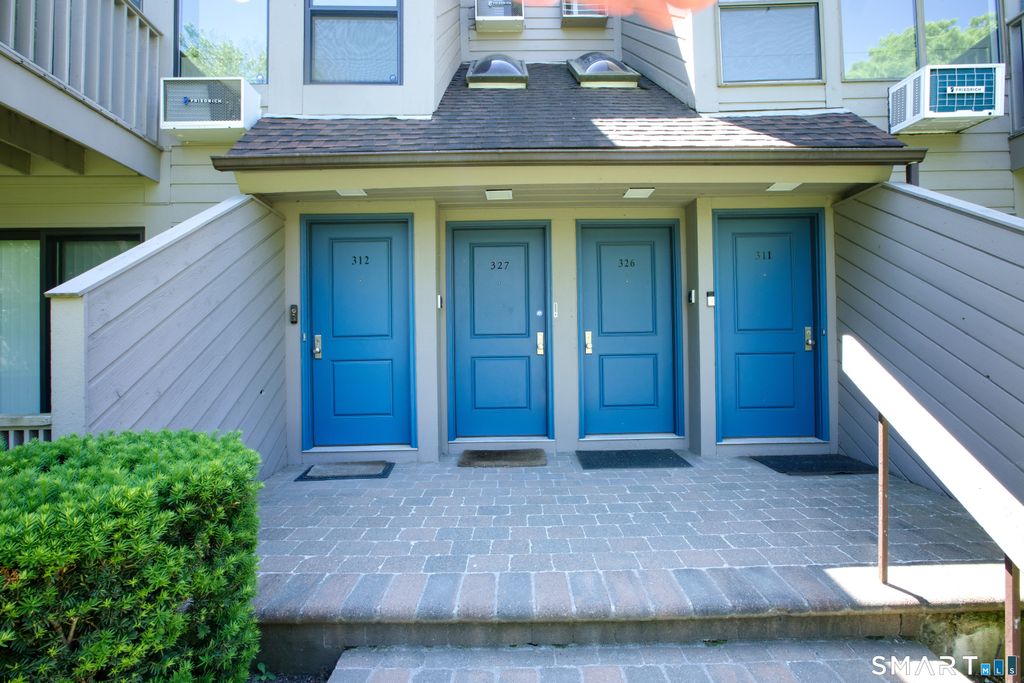 1465 East Putnam Avenue 327, Greenwich, CT 06870