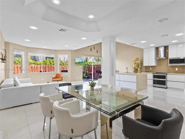 7086 NW 116th Court, Doral, FL 33178