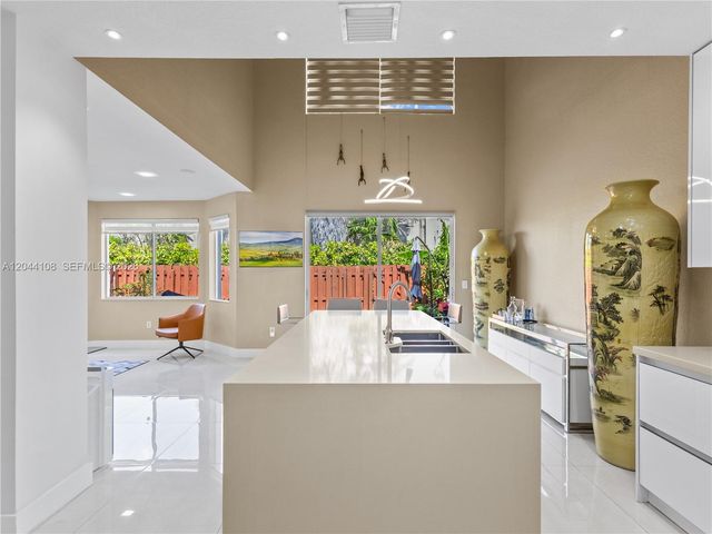 7086 NW 116th Court, Doral, FL 33178