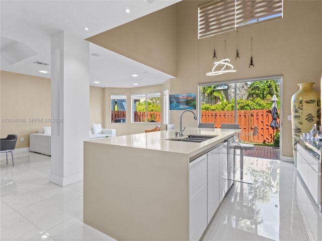 7086 NW 116th Court, Doral, FL 33178