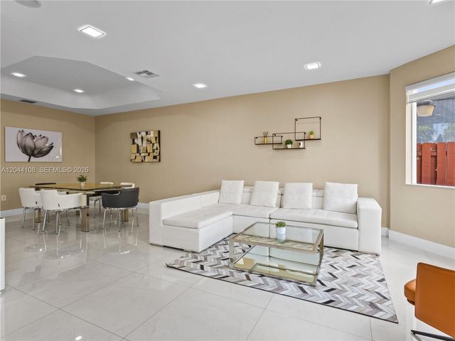 7086 NW 116th Court, Doral, FL 33178