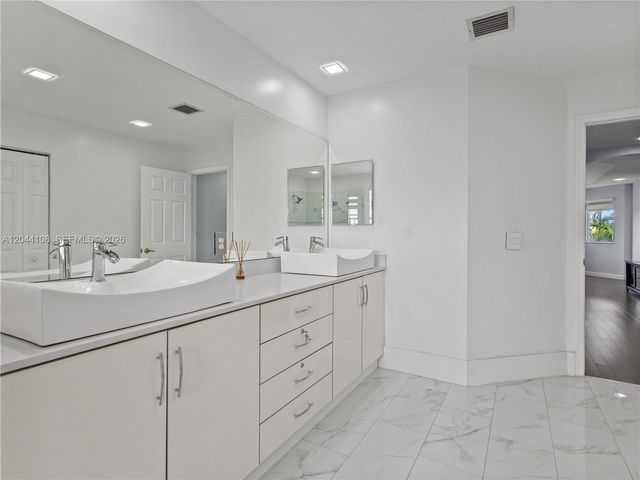 7086 NW 116th Court, Doral, FL 33178
