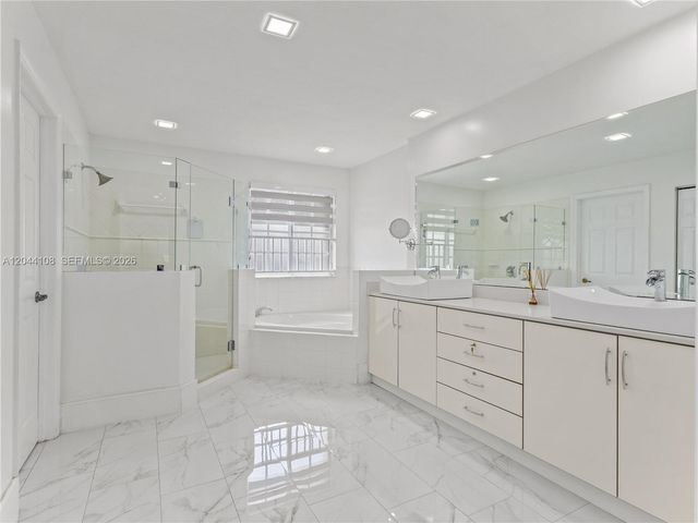 7086 NW 116th Court, Doral, FL 33178
