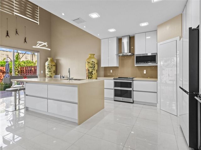 7086 NW 116th Court, Doral, FL 33178