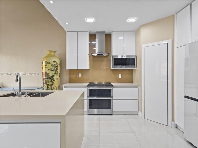 7086 NW 116th Court, Doral, FL 33178