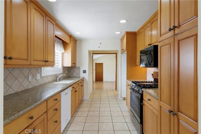 14725 La Capelle, La Mirada, CA 90638