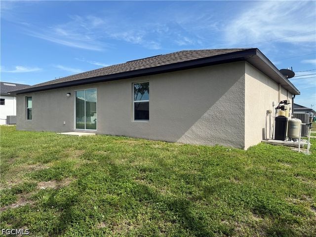 1727 NW 15th ST, Cape Coral, FL 33993
