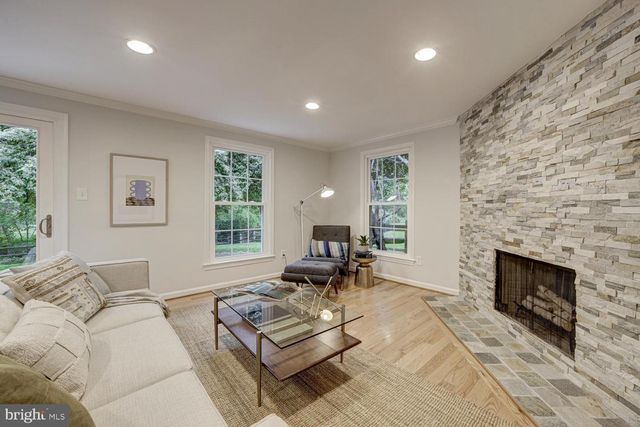 7 OLD CREEK CT, Potomac, MD 20854
