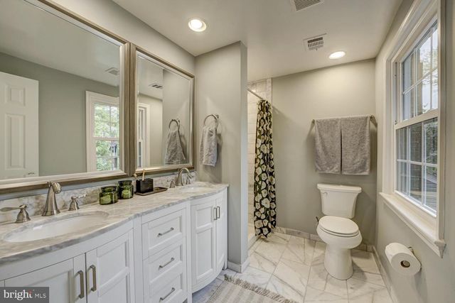 7 OLD CREEK CT, Potomac, MD 20854
