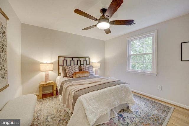7 OLD CREEK CT, Potomac, MD 20854