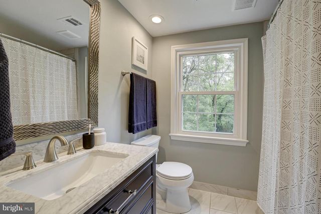 7 OLD CREEK CT, Potomac, MD 20854