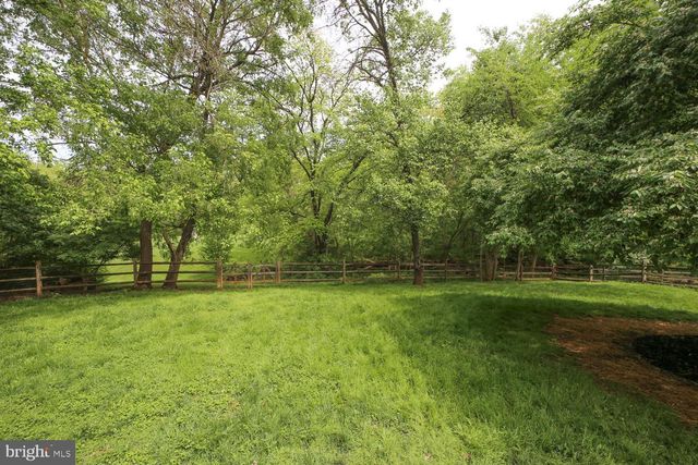 7 OLD CREEK CT, Potomac, MD 20854