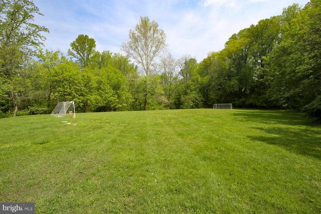 7 OLD CREEK CT, Potomac, MD 20854
