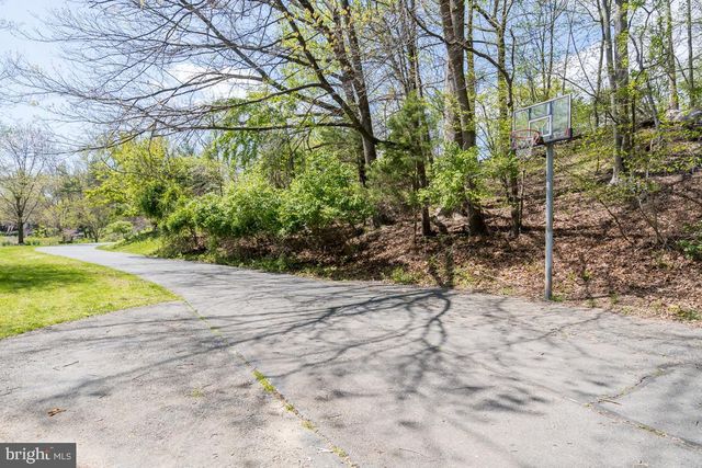 7 OLD CREEK CT, Potomac, MD 20854