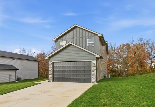 705 Mahogany Court, Warrensburg, MO 64093