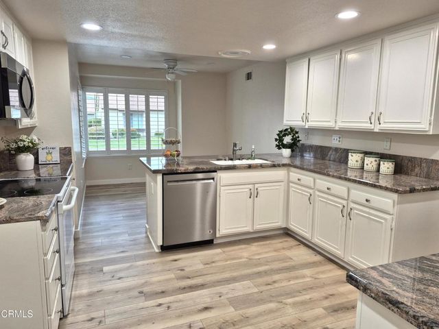 42036 Village 42, Camarillo, CA 93012