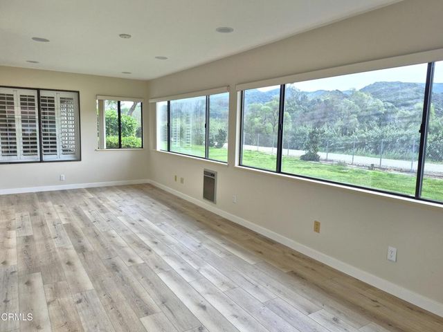 42036 Village 42, Camarillo, CA 93012