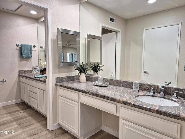 42036 Village 42, Camarillo, CA 93012