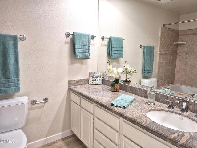 42036 Village 42, Camarillo, CA 93012