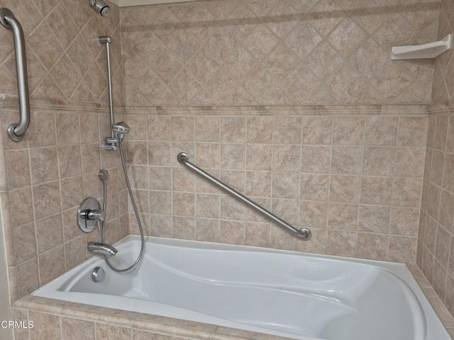 42036 Village 42, Camarillo, CA 93012