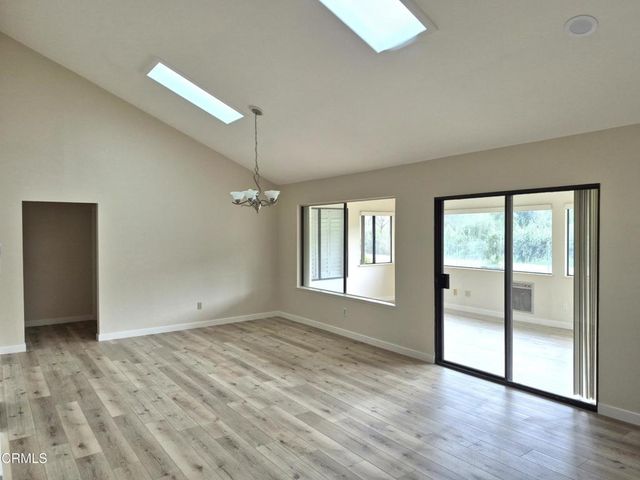 42036 Village 42, Camarillo, CA 93012