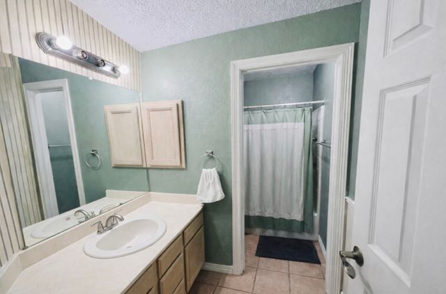 990 Treehouse Lane, Red Oak, TX 75154