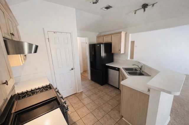 990 Treehouse Lane, Red Oak, TX 75154