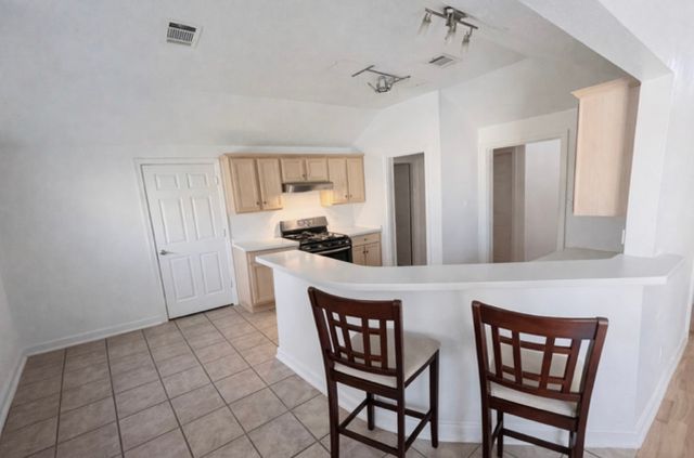 990 Treehouse Lane, Red Oak, TX 75154