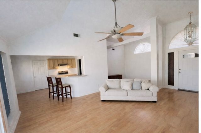 990 Treehouse Lane, Red Oak, TX 75154