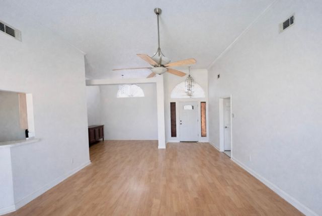 990 Treehouse Lane, Red Oak, TX 75154