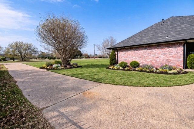 990 Treehouse Lane, Red Oak, TX 75154