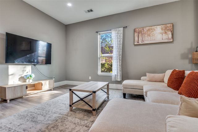 1016 Winters Street, Dallas, TX 75216