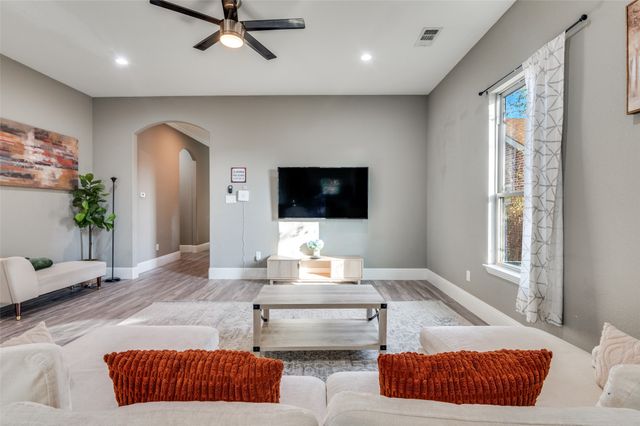 1016 Winters Street, Dallas, TX 75216