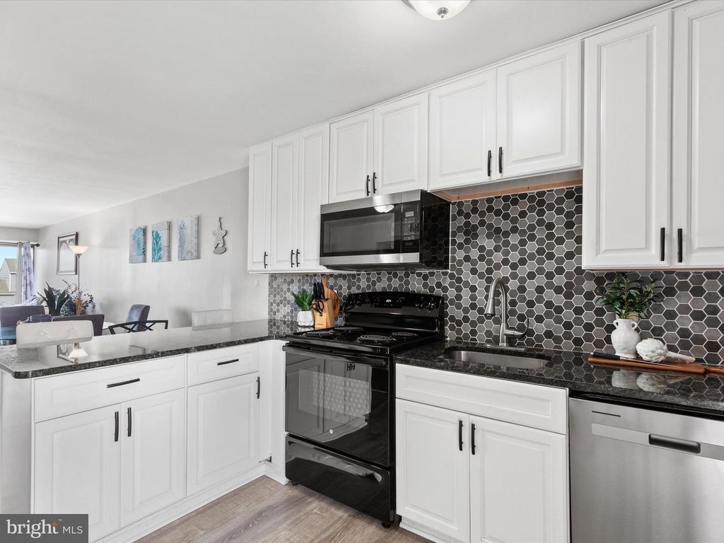 Image 16 of property listing at 510 PENGUIN DR #302, Ocean City, MD 21842