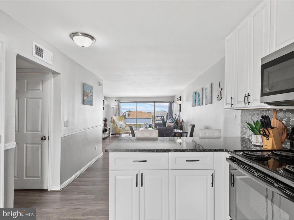Image 19 of property listing at 510 PENGUIN DR #302, Ocean City, MD 21842