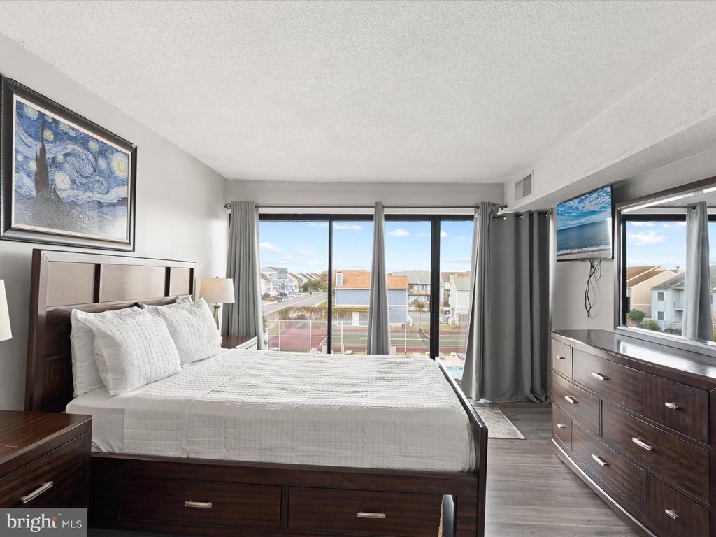 Image 24 of property listing at 510 PENGUIN DR #302, Ocean City, MD 21842