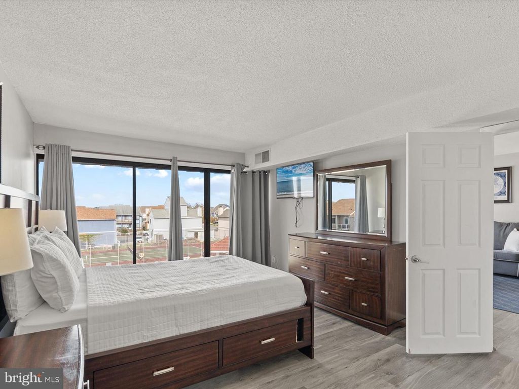 Image 26 of property listing at 510 PENGUIN DR #302, Ocean City, MD 21842