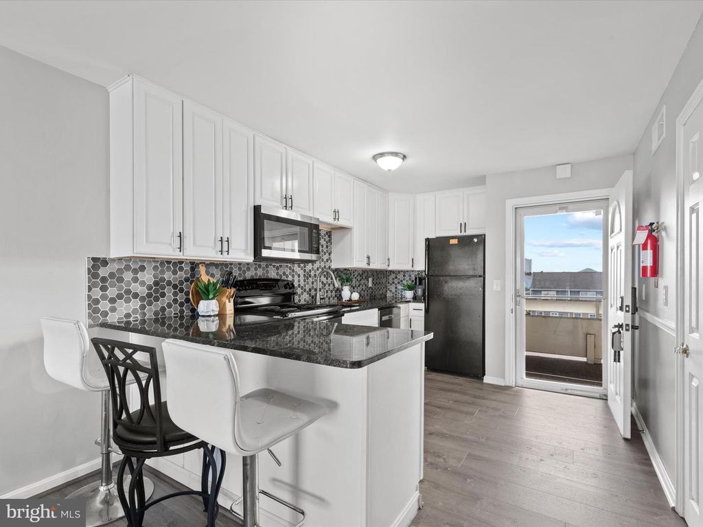Image 4 of property listing at 510 PENGUIN DR #302, Ocean City, MD 21842