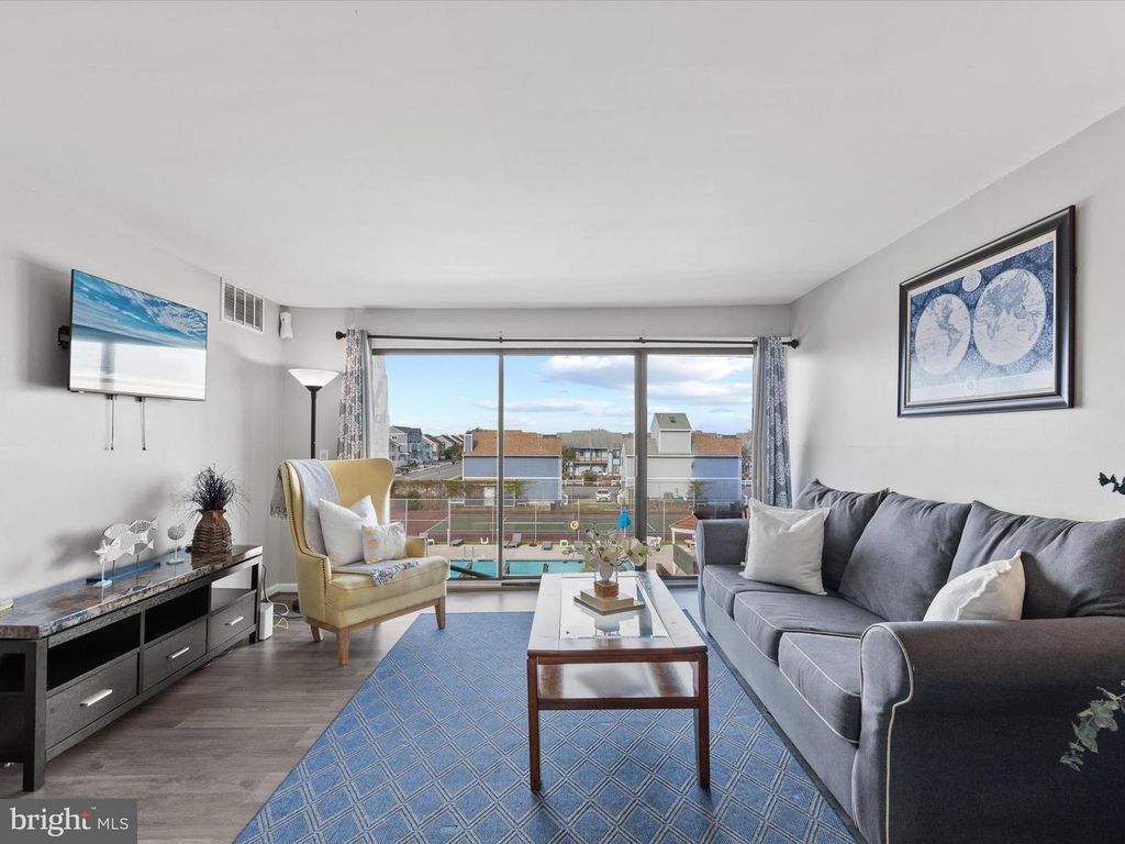 Image 6 of property listing at 510 PENGUIN DR #302, Ocean City, MD 21842