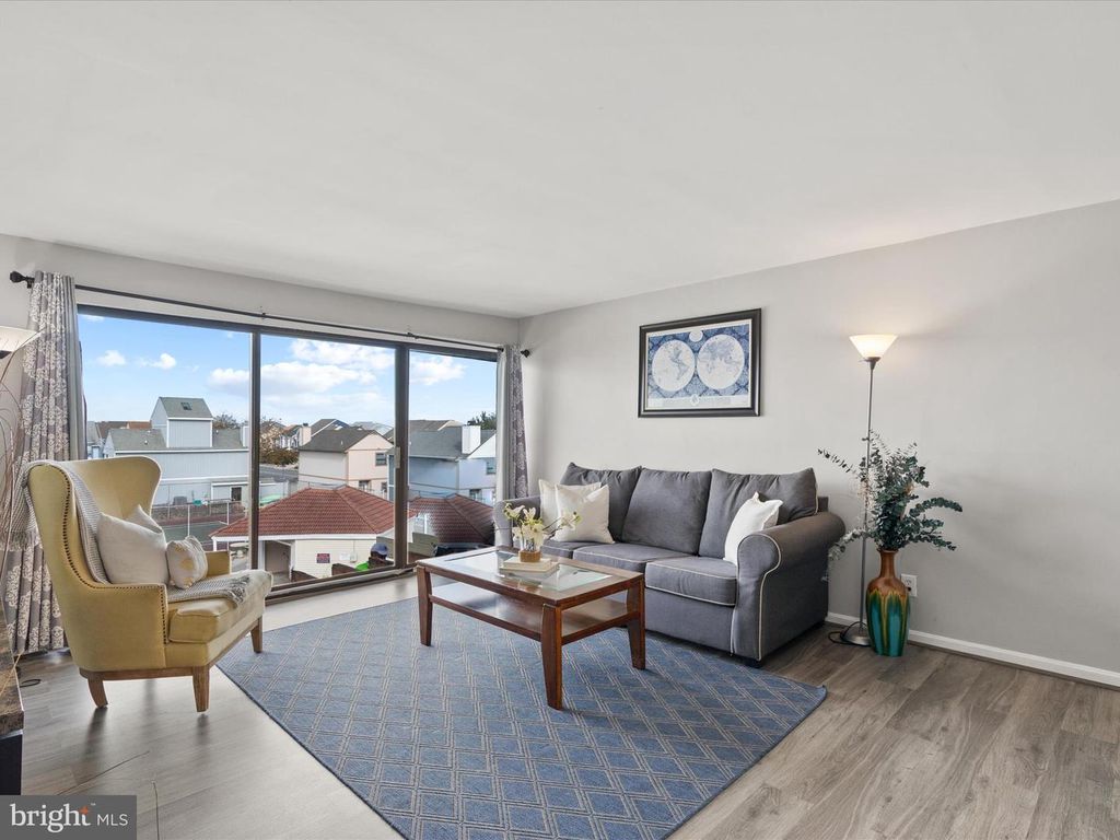 Image 8 of property listing at 510 PENGUIN DR #302, Ocean City, MD 21842