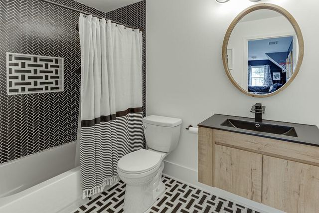 5979 Grand Loop Road, Sugar Hill, GA 30518