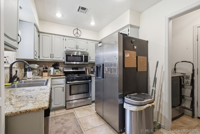 209 E Austin Street, Broken Arrow, OK 74011