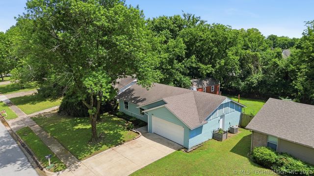 209 E Austin Street, Broken Arrow, OK 74011
