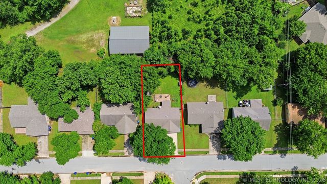 209 E Austin Street, Broken Arrow, OK 74011