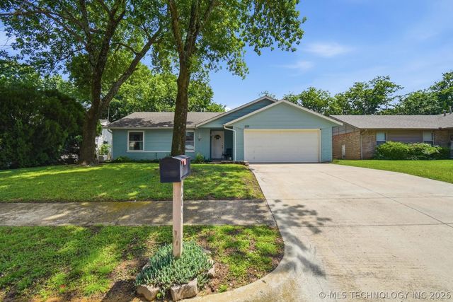 209 E Austin Street, Broken Arrow, OK 74011