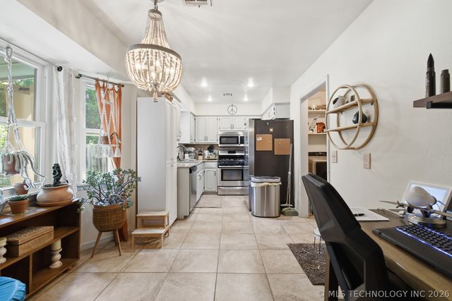 209 E Austin Street, Broken Arrow, OK 74011